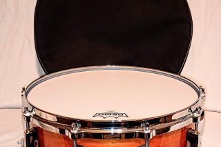PEARL MASTERS SNARE DRUM IN RUBY BURST/FADE 10 LUGS WITH MASTER CAST HOOPS SET PLUS A PROTECTOR BAG! FREE SHIP TO C-USA!